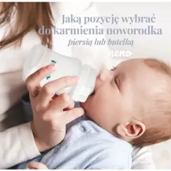 Mama karmi dziecko butelką, szukając idealnej pozycji do karmienia noworodka.
