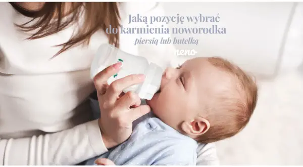 Mama karmi dziecko butelką, szukając idealnej pozycji do karmienia noworodka.